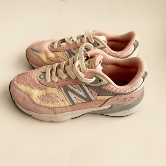 New Balance 990 Baby Pink Kids Sneakers Size 13 - Picture 6 of 8